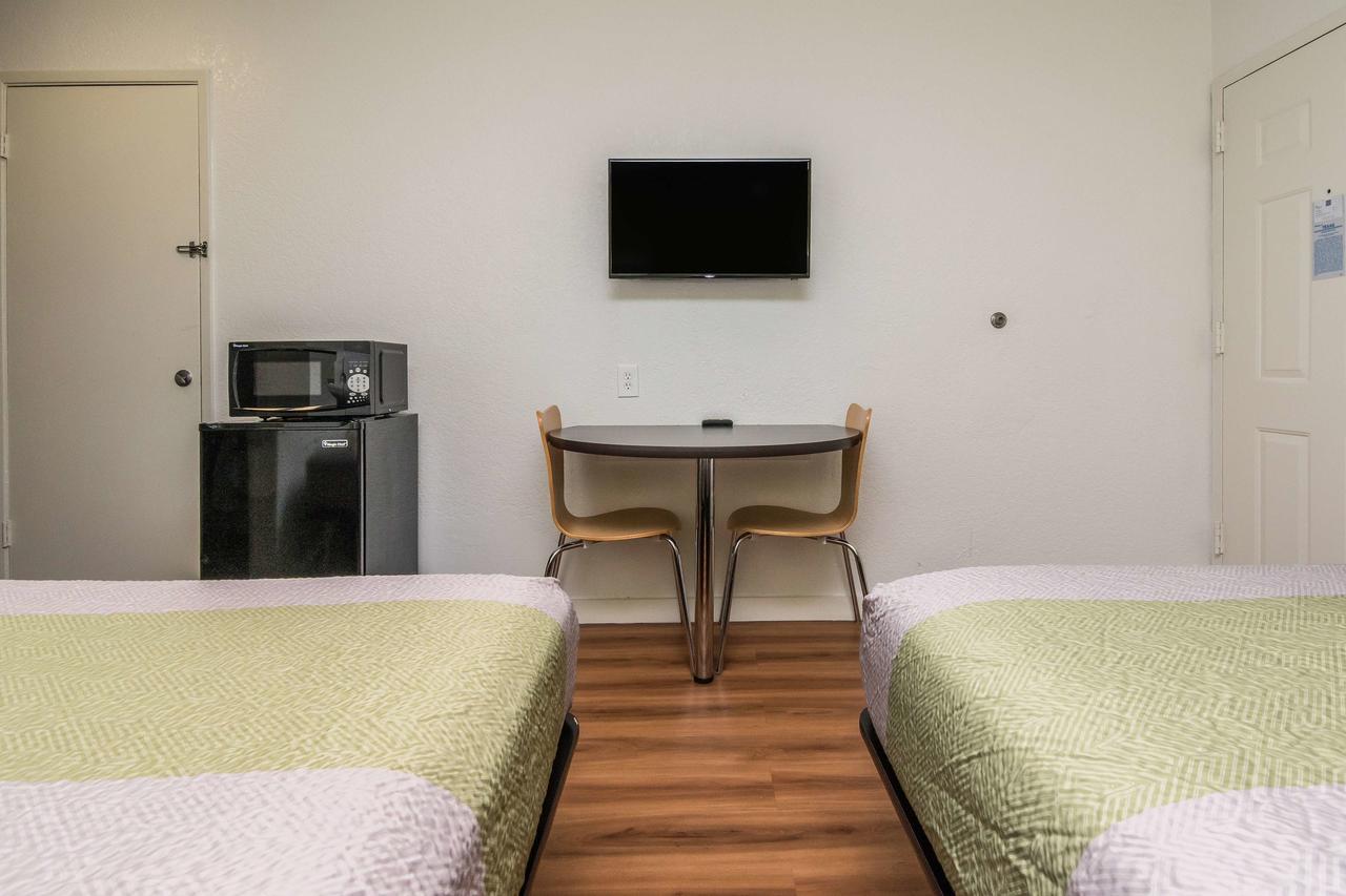 Motel 6 Fort Worth North Haltom City Eksteriør billede