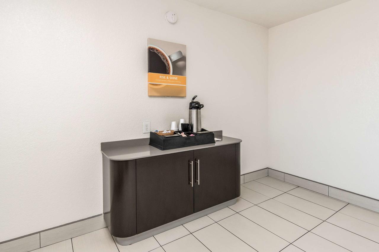 Motel 6 Fort Worth North Haltom City Eksteriør billede