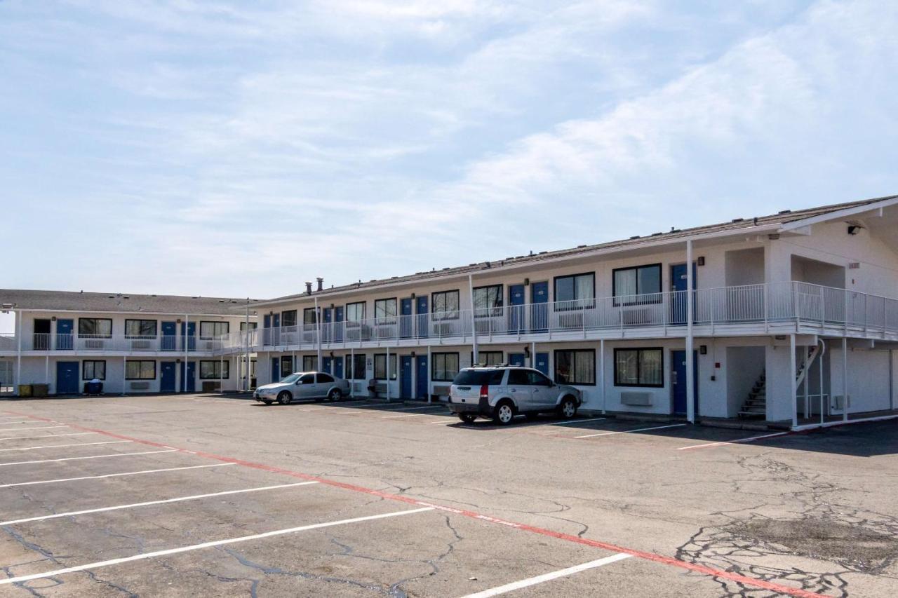 Motel 6 Fort Worth North Haltom City Eksteriør billede