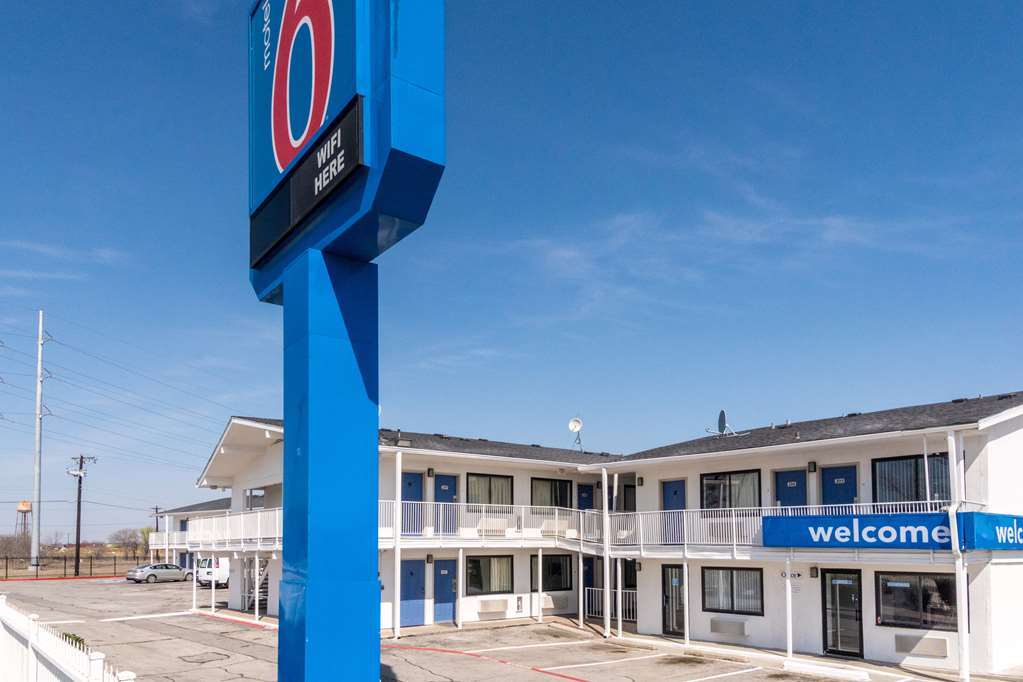Motel 6 Fort Worth North Haltom City Eksteriør billede