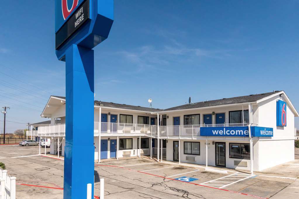 Motel 6 Fort Worth North Haltom City Eksteriør billede