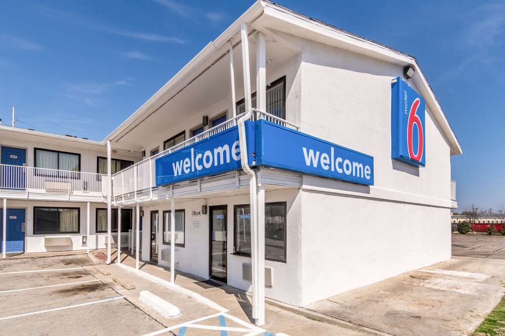 Motel 6 Fort Worth North Haltom City Eksteriør billede