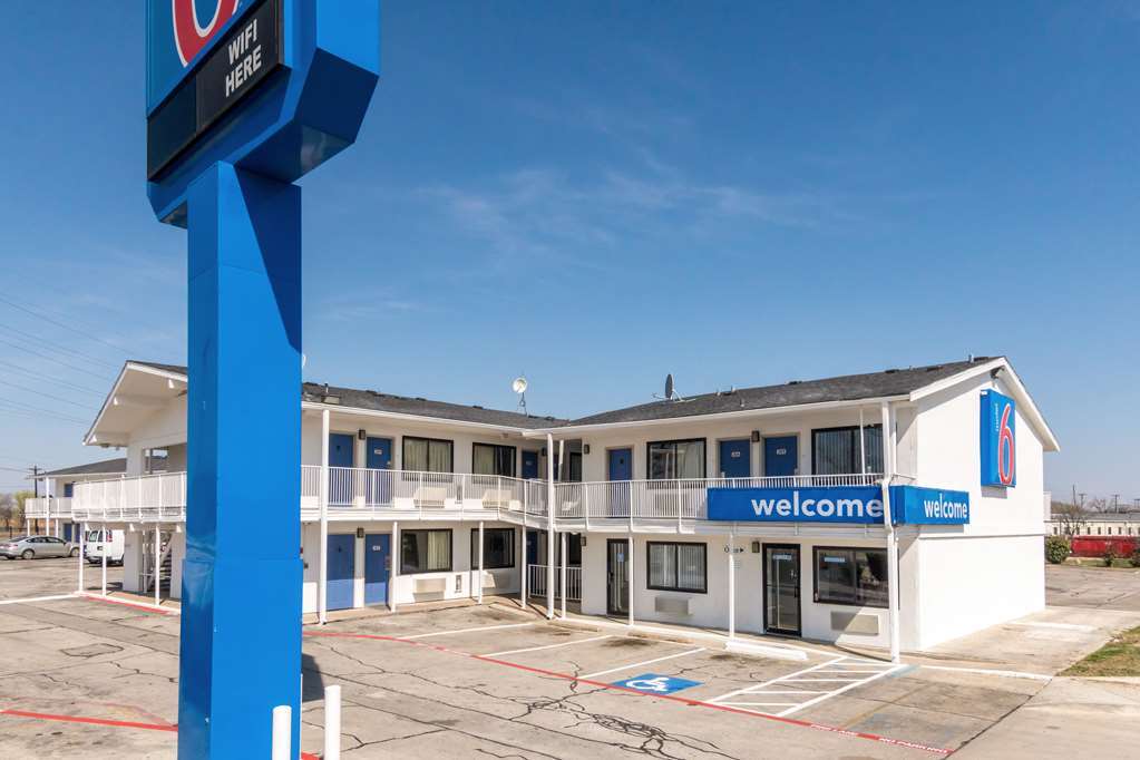 Motel 6 Fort Worth North Haltom City Eksteriør billede